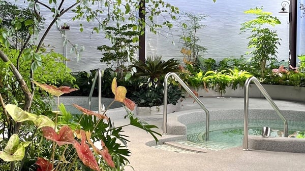 礁溪泡湯住宿推薦！冠翔泉旅戶外溫泉區「舒緩養生池」必泡