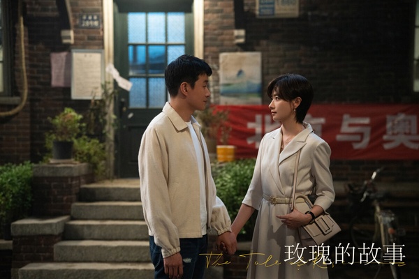 《玫瑰的故事》萬茜職場穿搭Tips 1:同色系更耐看、有品味