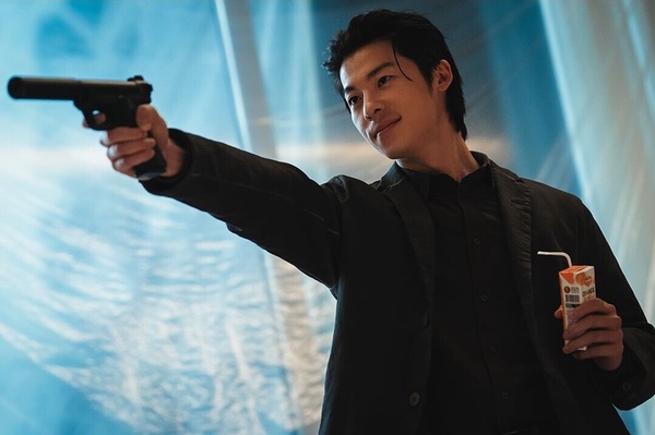 《無路可逃》劇情看點＆角色介紹：許光漢化身「微笑殺手」，爭奪200億巨額懸賞金！