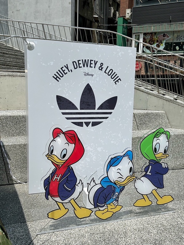 迪士尼控有福啦！中山捷運站設迪士尼裝置藝術，假日甚至有迪士尼市集！