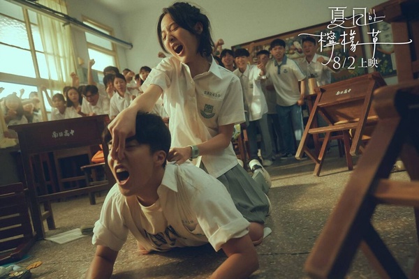 婁峻碩啃豬腳變梗圖！《夏日的檸檬草》7大看點：李沐暗戀曹佑寧，檸檬草花語超酸澀！