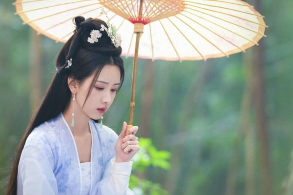 10位古裝劇「清冷感妝造」最出圈女星！《墨雨雲間》吳謹言反差超大，劉亦菲這部太經典