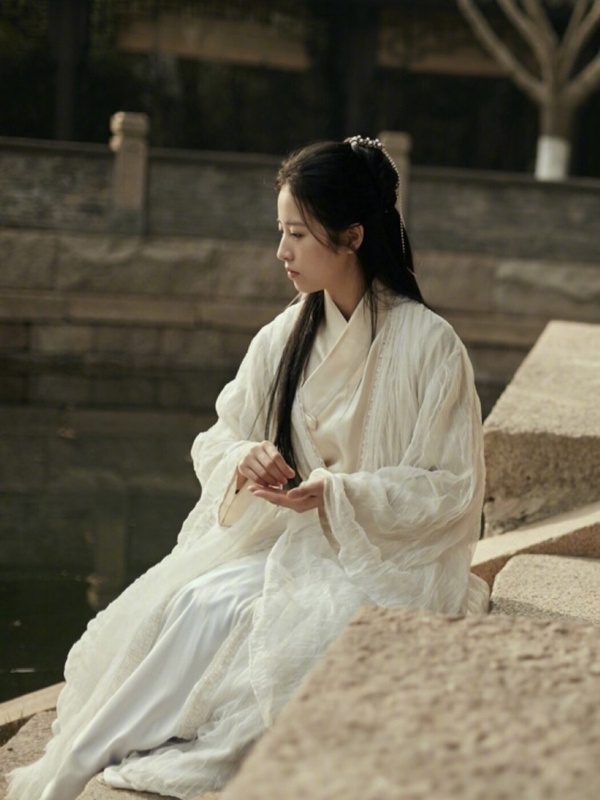 10位古裝劇「清冷感妝造」最出圈女星！《墨雨雲間》吳謹言反差超大，劉亦菲這部太經典