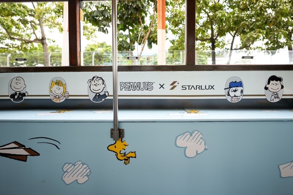 史努比粉必去！星宇航空ｘ香港電車「史努比叮叮車」，史努比變機長現身叮叮車必拍打卡