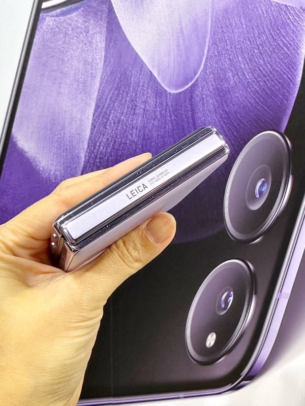 小米Xiaomi MIX Flip沿襲徠卡頂規鏡頭