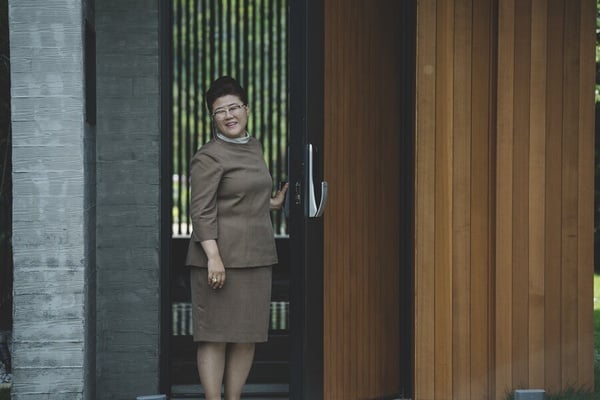 「李姃垠」人物全解析：曾因沒有演戲天賦患「鏡頭恐懼」，超市賣醬油成銷售冠軍！