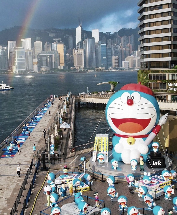 哆啦A夢在香港！香港「100%多啦A夢」登場，12公尺高哆啦A夢、超多哆啦A夢公仔必拍！