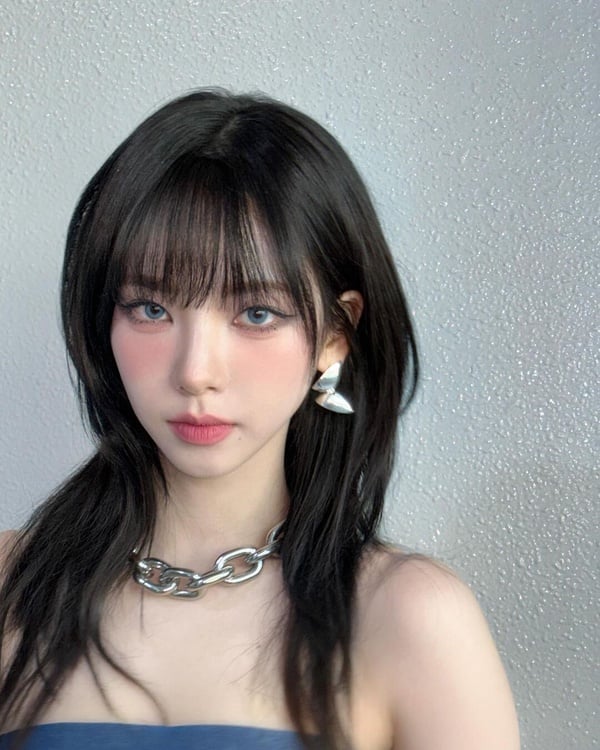 十位最適合齊瀏海的女偶像:Lisa黑長直造型被讚回春顏巔,她被粉絲稱作是人間富江!