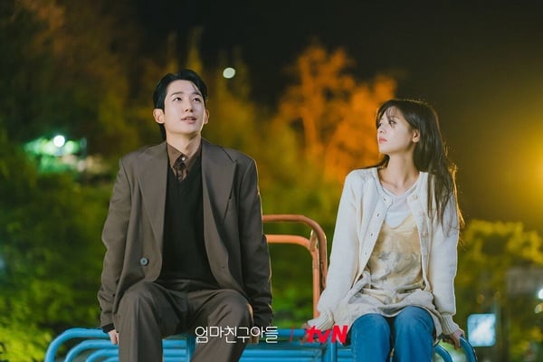 《媽媽朋友的兒子》劇情+角色介紹：丁海寅&amp;amp;amp;amp;amp;amp;amp;amp;amp;amp;amp;庭沼玟青梅竹馬，《背跑》李承協成健身教練
