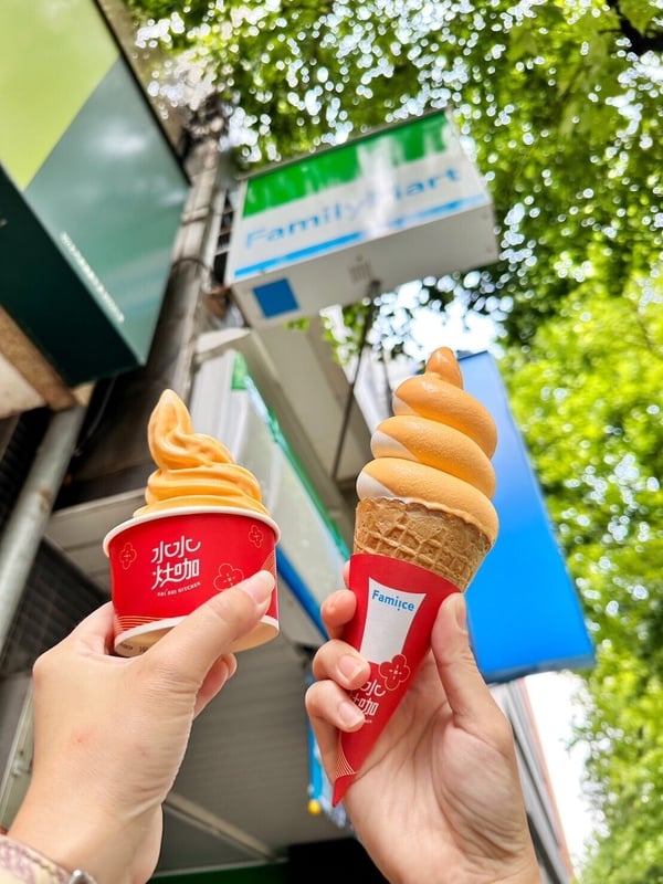 霜淇淋買一送一!全家霜淇淋8月是「木瓜牛奶霜淇淋」回歸,再推千千聯名芭樂霜淇淋!