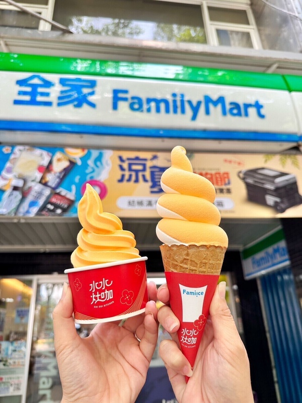 霜淇淋買一送一!全家霜淇淋8月是「木瓜牛奶霜淇淋」回歸,再推千千聯名芭樂霜淇淋!