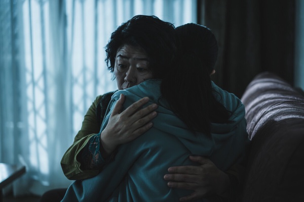 韓劇國民媽媽!《她的日與夜》李姃垠當過孔曉振李鐘碩媽,她連《寄生上流》導演都搶合作