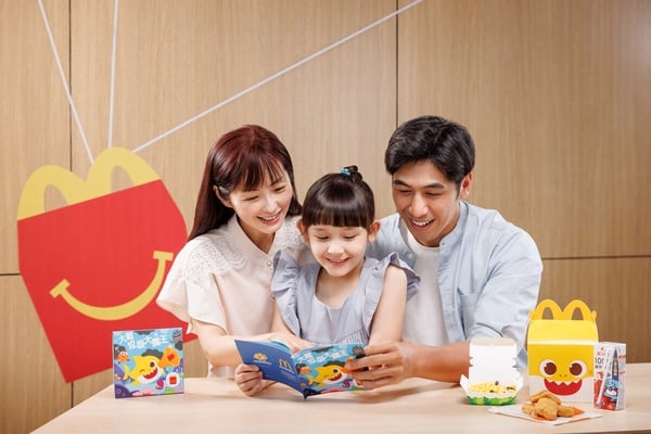 Baby Shark在麥當勞！麥當勞兒童餐「Happy Meal」變身立體Baby Shark，限定包裝必收藏