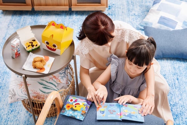 Baby Shark在麥當勞！麥當勞兒童餐「Happy Meal」變身立體Baby Shark，限定包裝必收藏