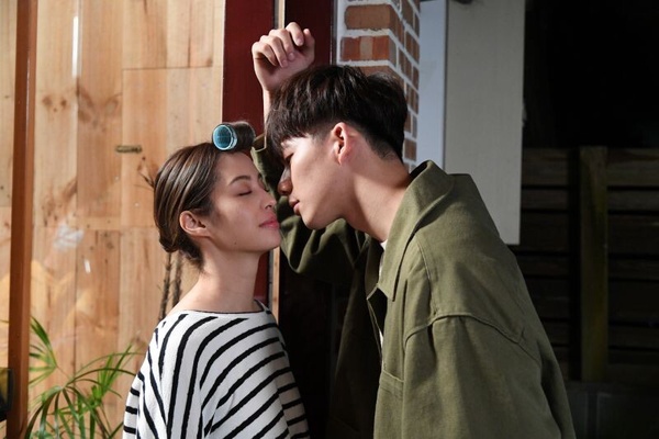 網推10部Netflix「必看愛情劇」！《我們不能是朋友》好禁忌，第二部主角演完變真情侶