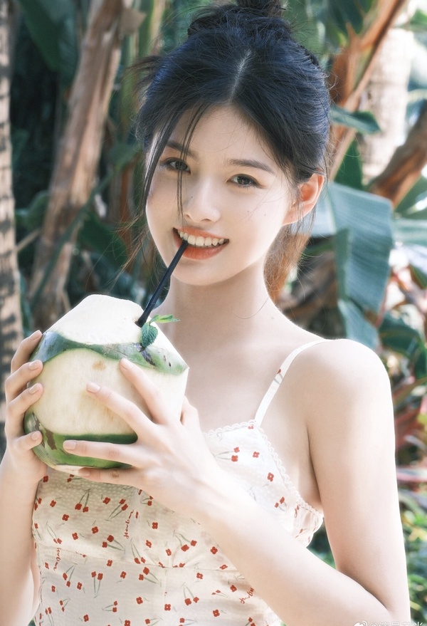 陸劇新晉00後小花崛起：《度華年》趙今麥資深作品多、「她」曾被罵卻靠演技翻身！