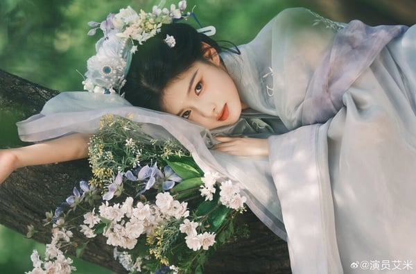 陸劇新晉00後小花崛起：《度華年》趙今麥資深作品多、「她」曾被罵卻靠演技翻身！