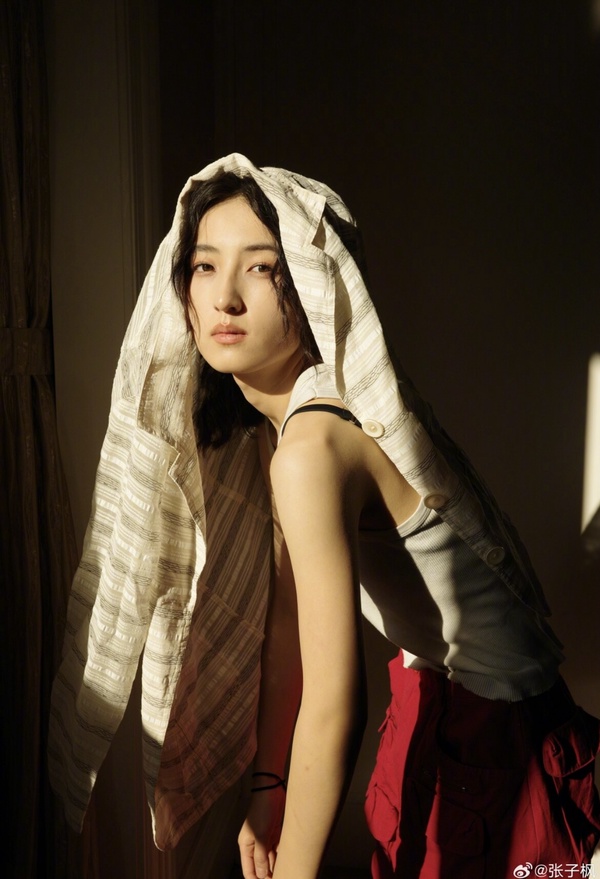陸劇新晉00後小花崛起：《度華年》趙今麥資深作品多、「她」曾被罵卻靠演技翻身！