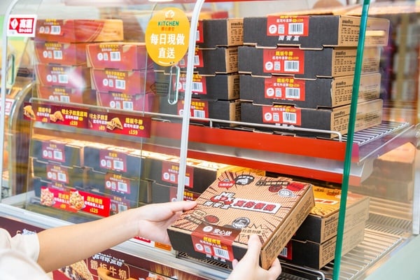 買一送一！7-11開賣必勝客比薩，總匯、夏威夷比薩都有，還有起司咔滋餅！販售門市看這