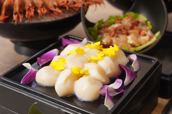 8月生日優惠餐廳:肉之間 ‧ 大盤肉幸福鍋物-免費送北海道生食級干貝