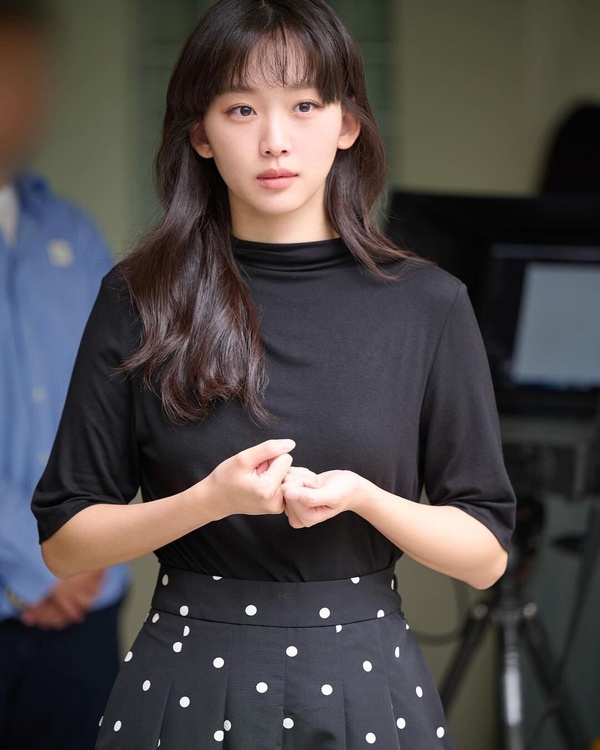 韓劇演員超意外工作經歷!《她的日與夜》李姃垠超市銷售王,金智媛伴唱,他是公司代表