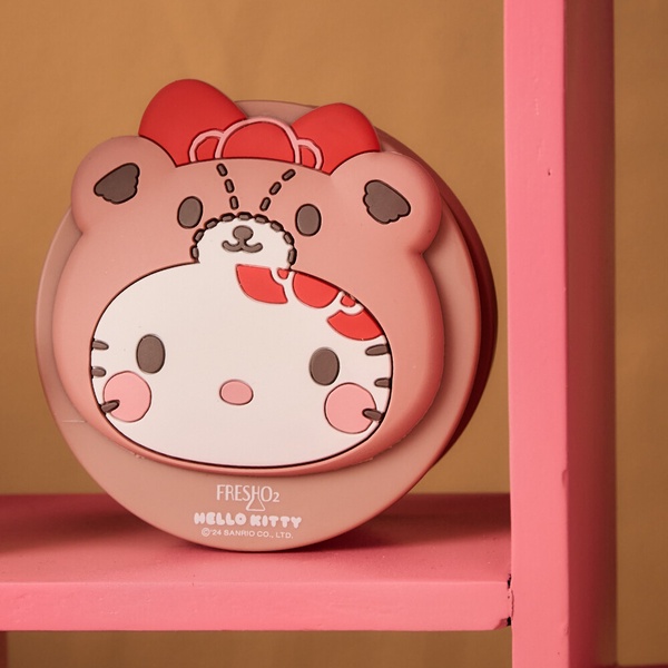 2024「三麗鷗聯名美妝」統整：張員瑛同款Hello Kitty腮紅膏、大耳狗打亮霜必收！