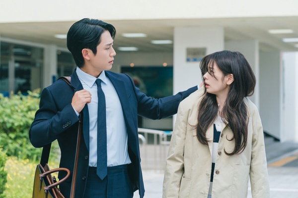 近期最熱門韓劇TOP10!《是偶然嗎》打敗《她的日與夜》&《紅天鵝》登第4,冠軍是大黑馬