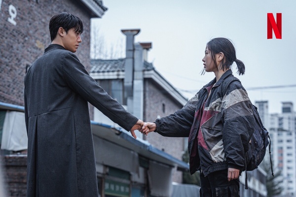 近期最熱門韓劇TOP10!《是偶然嗎》打敗《她的日與夜》&《紅天鵝》登第4,冠軍是大黑馬