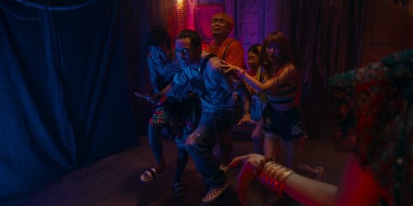 泰國1.5億票房冠軍！《哈囉！萌鬼屋》鬼月上映，斷頭男、開腸屍、吊死鬼陰宅大亂鬥！