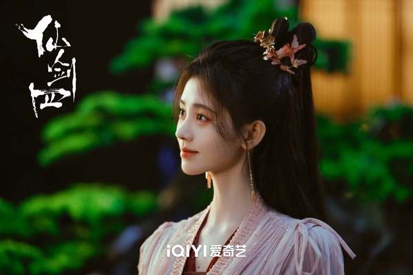 網評2024古裝劇最愛女主TOP10！《墨雨雲間》吳謹言第五，趙麗穎只排第二，冠軍是她！