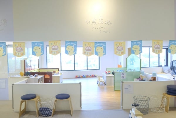 台中10大熱門親子餐廳推薦|小孩放電、大人安心用餐,球池、大草地任你玩!