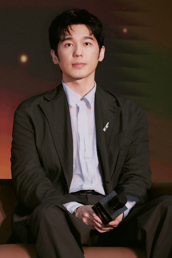 10位陸劇男星同齡不同命！《私藏浪漫》魏哲鳴結過婚，檀健次爆火，有兩位紅過卻過氣了
