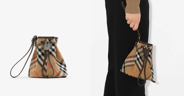 2024最新精品老花包：Burberry Check Drawstring Pouch​，價格店洽