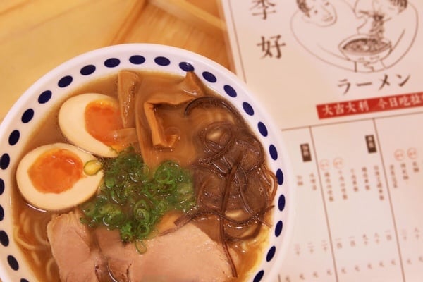 松江南京平價美食推薦：精選10間人氣店家 百元有找義大利麵、100初的叉燒糖心蛋拉麵！