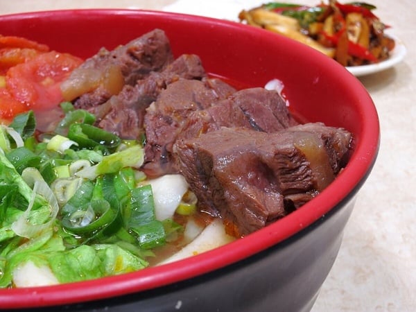 松江南京平價美食推薦：精選10間人氣店家 百元有找義大利麵、100初的叉燒糖心蛋拉麵！
