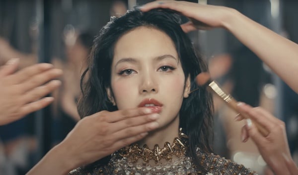 Lisa 《New Woman》新歌 MV妝容+美甲分析：這個妝容被網友封神