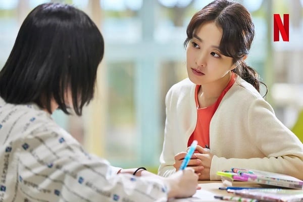 8部「一看就停不下來」Netflix韓劇!IU《德魯納酒店》百看不厭,第2、3部從頭精彩到尾