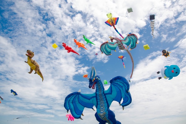 首次曝光 十層樓高恐龍快閃新竹！2024新竹風箏節「Dragon Day」 8/31～9/1 百龍出行！