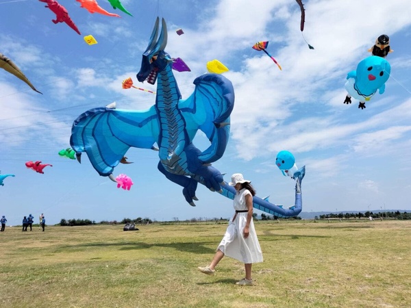 十層樓高巨龍快閃新竹！2024新竹風箏節「Dragon Day」本周末百龍出行！