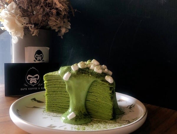 桃園美食甜點推薦3：DUTE coffee&amp;amp;amp;amp;amp;amp;amp;amp;amp;amp;amp;amp;bar 獨特咖啡最好拍的多巴胺甜點就在獨特咖啡！螞蟻人的天下！不僅每款顏值都超高，吃下去就會產生滿滿的幸福感！熱量也會拋之腦後！而且獨特咖啡還有獨特的雪崩蛋糕！將膜撕開，淋醬馬上如雪崩般崩塌，畫面非常療癒！
