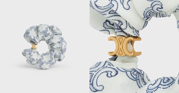 精品髮飾推薦：CELINE SCRUNCHY CELINE TRIOMPHE約依印花布手鍊髮圈，NT$11,000