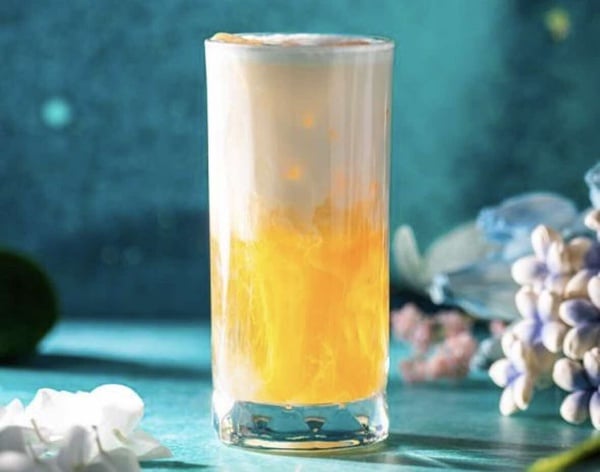 UG飲料：米香玉露青奶茶，帶有糯米飯香的綠茶搭配奶茶，口感香潤綿密