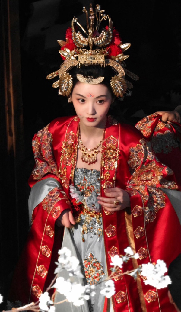 2024古裝劇大婚10個紅嫁衣！《柳舟記》結局王楚然美翻，趙今麥華麗，李沁這套卻被嫌醜