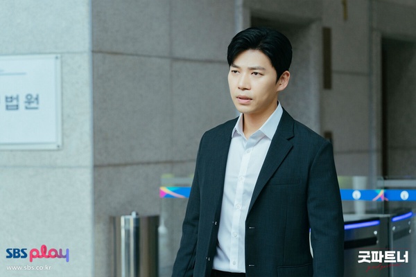 9月韓劇演員話題度TOP10：《媽朋兒》丁海寅、庭沼玟穩坐冠亞，張娜拉演技好評引熱議！