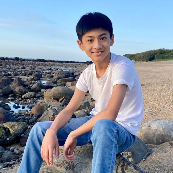 《聽海湧》朱宥丞7件事:曾因童星身份遭老師諷刺,扮演「新海木德」演技超震撼!