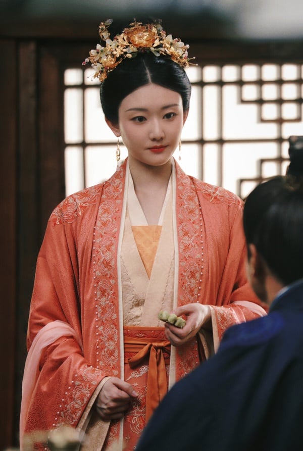 古裝劇《柳舟記》9演員穿時裝！王楚然172cm「撞衫迪麗熱巴」竟沒輸，還藏《贅婿》美人