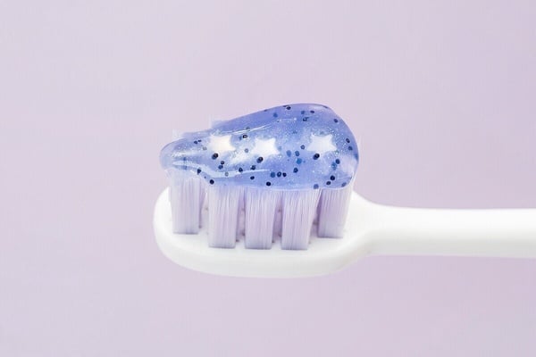 2026美白牙膏推薦20款！Dcard爆推亮白有感，日韓牙膏、寶雅必買