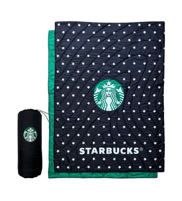 買一送一！星巴克新品、優惠：冰搖鹹楓糖燕麥奶咖啡登場，再送星巴克小熊掛繩、保暖毯