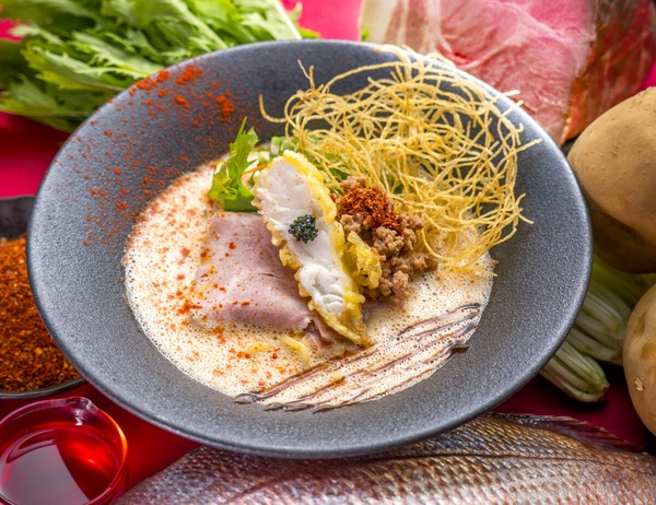 拉麵控開吃!抱きしめ鯛必吃「鯛擔麵」