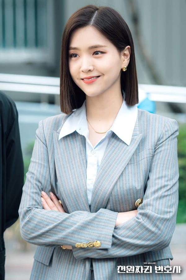 《媽媽朋友的兒子》金智恩6件事！模特出身,南宮珉力捧《千元律師》爆紅,唱功不輸偶像